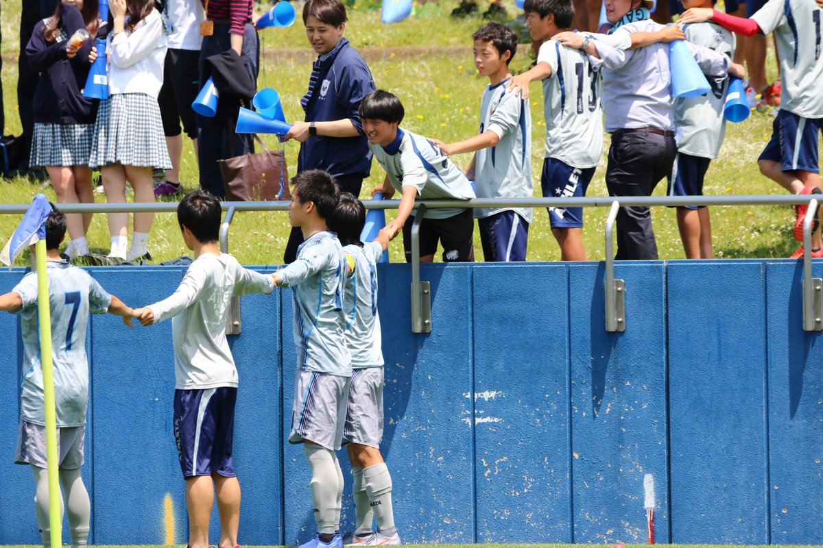 Incensemoon 聖和学園 部員が多いから いい応援が迫力がある応援ができるわけじゃない 全員の気持ちが一つになって 選手と同じ気持ちで後押しをしてくれるから 周りに気持ちが伝播するんですよね 毎日練習後の応援練習ほんとにありがとう 声を