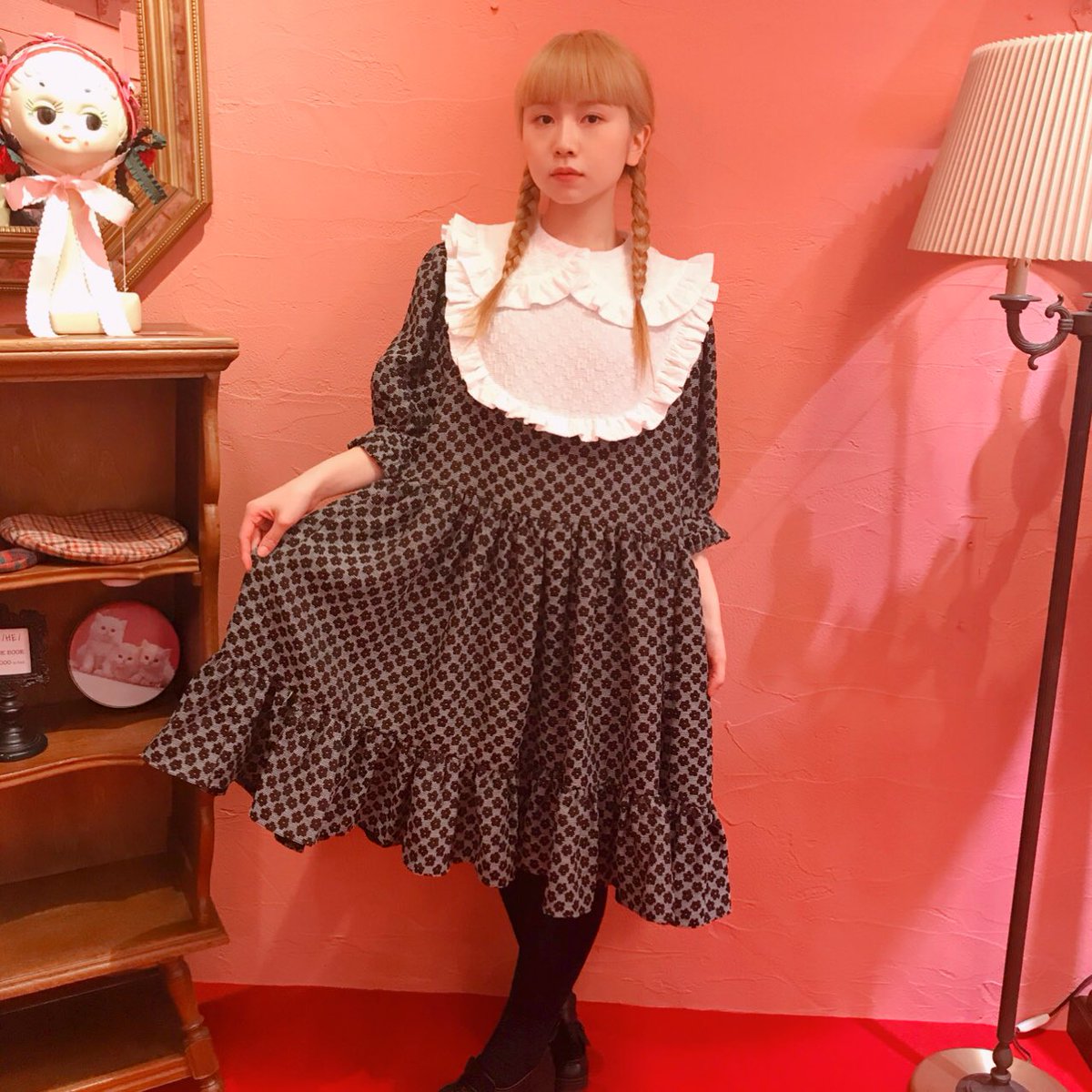 夏場一枚でサラッと着られるガーリーなワイドヨークワンピース 