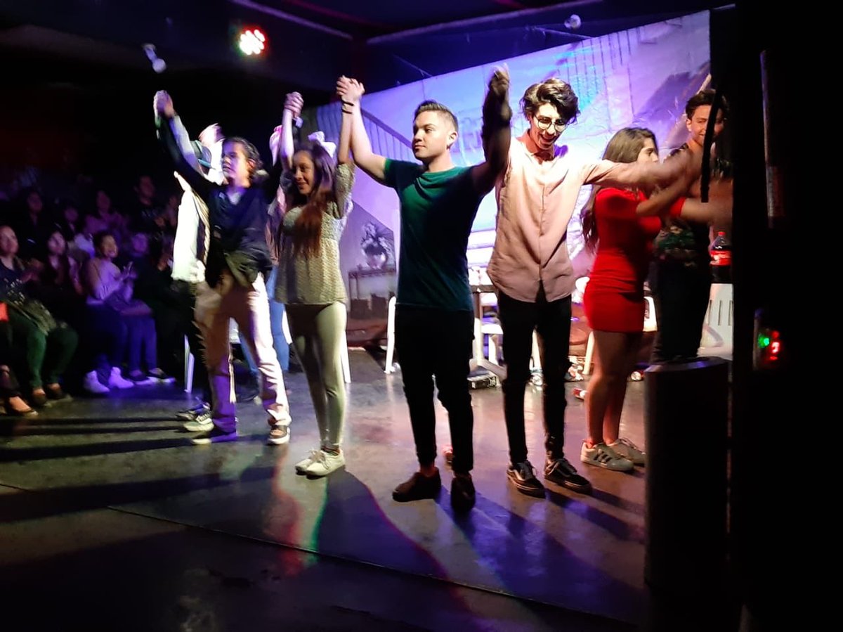 freyre_luz's tweet photo. Éxito total del #ESTRENO DE @PubertosTeatro felicidades a @carlosmezaoff y a todo el ELENCO EXITOSO ESTRENO @ForoManriqueF lleno total @adrianadececco @JManuelIbarraM @CastingJR @badmanpt acompañen a #PUBERTOS EN SU PRIMERA TEMPORADA todos los domingos de junio 5:00 pm https://t.co/pimGs2rTvU
