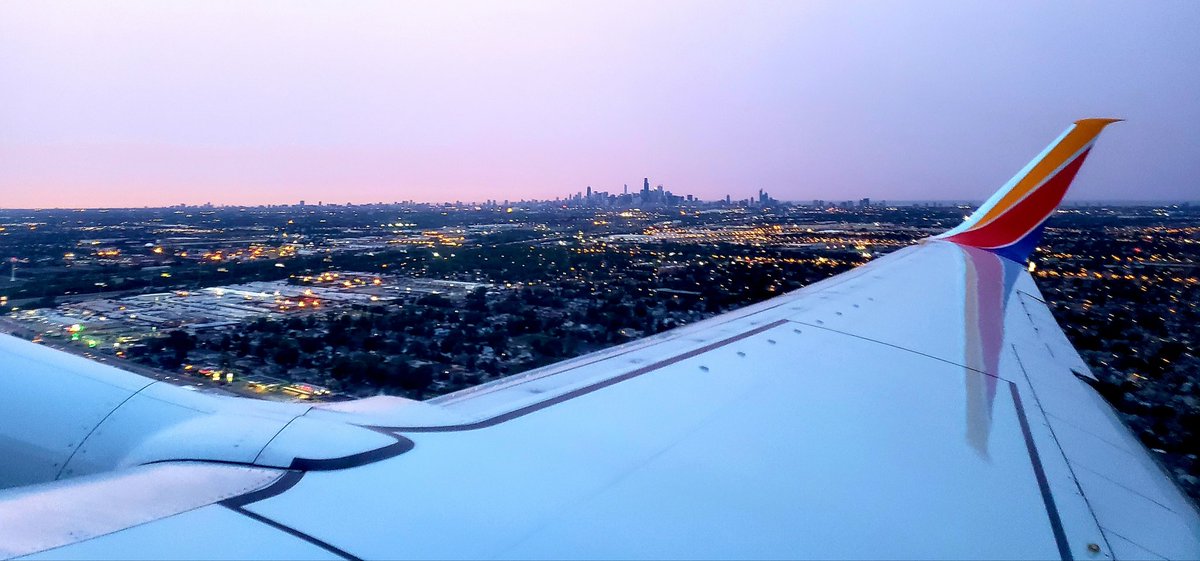 Paleonut_'s tweet photo. Until next time Chicago! #RiverdaleConChi #FlyMidway
@kelisem https://t.co/wzkdfux3e5