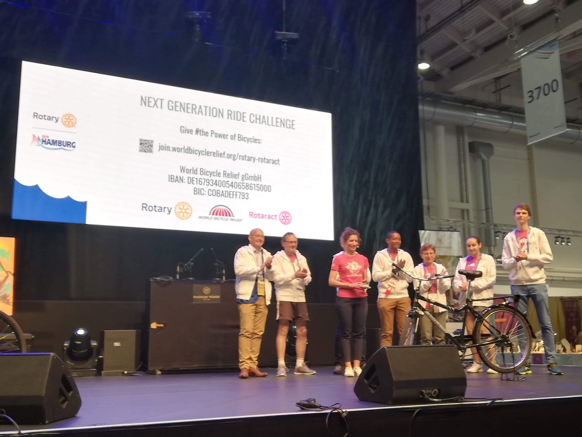 RotaractFr's tweet image. Hier matin #NextGenerationBikeChallenge a pu participer à #WorldBicycleDay lors de @RIC2019 en présentant le projet que la #NGRC défend et assistant à la présentation d'autres projets cyclistes défendus par nos amis @Rotary
@PowerOfBicycles
#Rotary19 #WorldBicycleRelief