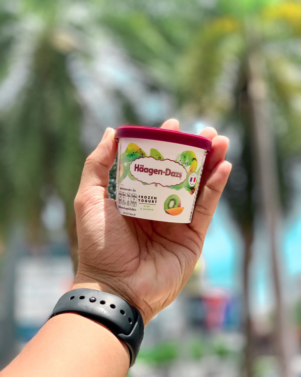 packthecool's tweet photo. วันนี้โคตรร้อน 555 เลยไปสอย Haagen Dazs Kiwi & Mango Frozen Yogurt รส Limited Edition ของ Summer ปีนี้อะ สุด ๆ ไปลองกัน อันนี้ซื้อจาก Villa Super Market จ้า #NothingCanBeCooler
#EverydayMadeExtraordinary
#HDandMe
#HaagenDazsTH https://t.co/nljCqgysml