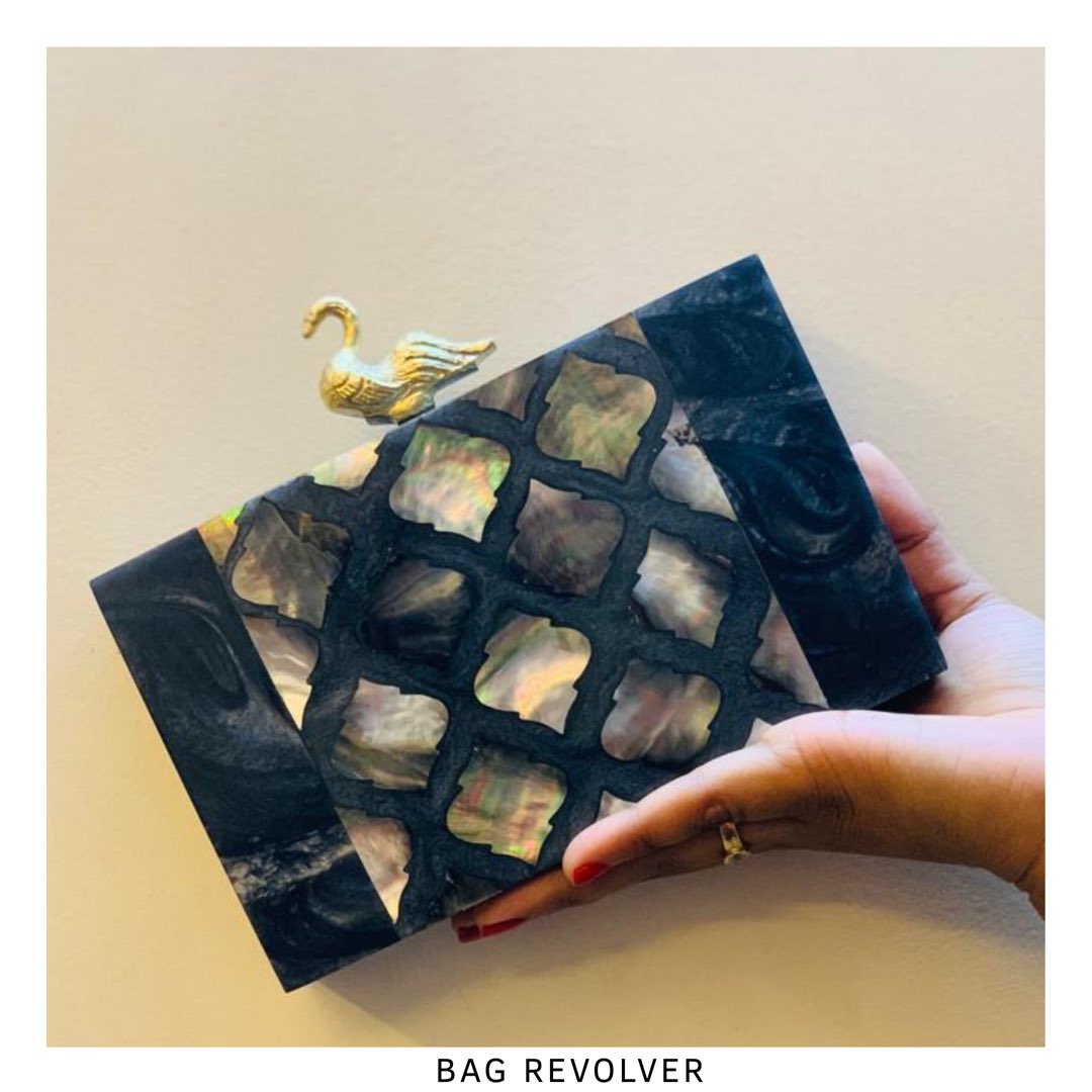 BagRevolver's tweet photo. 👛Trendy Marble Clutches😍👛
🔸Size: 8*4
🔸Quality Always
🔸Unbreakable
🔸Sling Chain Included
🔸Swipe left for More Color Options..
Code ~ CBT031
#clutch #customizedclutch #resinclutch #customizebag #bag #bags #resinclutches #customizedpurses #resinclutchbag https://t.co/sdQSDYYs8w