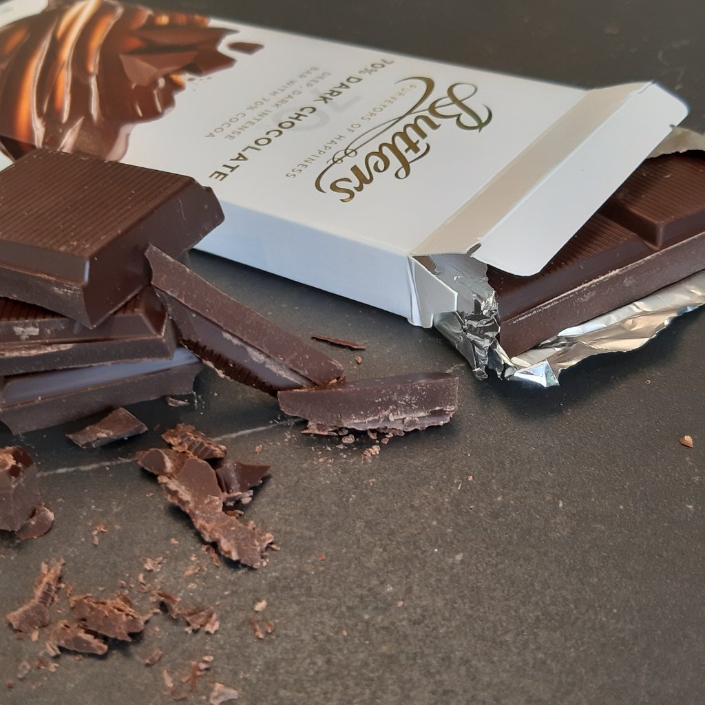 Experience the rich snap of our 180g chocolate bar. Created from our pure and mellow dark chocolate with 70% cocoa solids.

Truly Wonderful.

Treat yourself.

#DarkChocolate #70%dark #Rich #Flavour #Butlersmoment