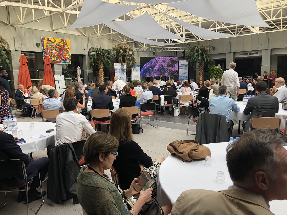 Ouverture des #JFR de printemps à Nîmes par le Pr Jean-Paul Beregi et Nicolas Best DG <a href="/CHUNimes/">CHU de Nîmes</a>. Le projet DRIM France #IA au cœur des échanges ! <a href="/SFRadiologie/">SFR (Radiologie)</a> <a href="/Fnmr_radiologue/">Fédération Nationale des Médecins Radiologues</a> <a href="/jphmas/">Jean-Philippe Masson</a> <a href="/EthikIA2018/">Ethik-IA</a>