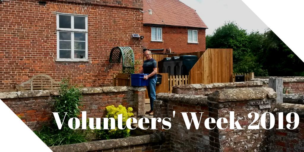 warkslibraries's tweet image. Dave kindly gives up his time to drive our Home Library Service delivery vans.  Here he is delivering books to a customer in Coleshill yesterday. 📚👍

Thank you to all of our fab volunteer drivers!!

#VolunteersWeek #warwickshire #homelibraryservice #libraries