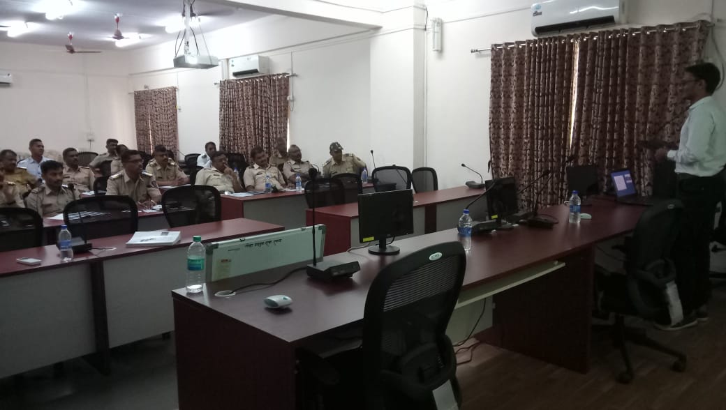 JPR_IND's tweet photo. JP Research training on scientific crash investigations to police officers of Raigad District on 1-6 April 2019. There was a unanimous agreement amongst the attending officers that crashes need to be investigated scientifically as delivered in the training. https://t.co/VCJhVsbh3M