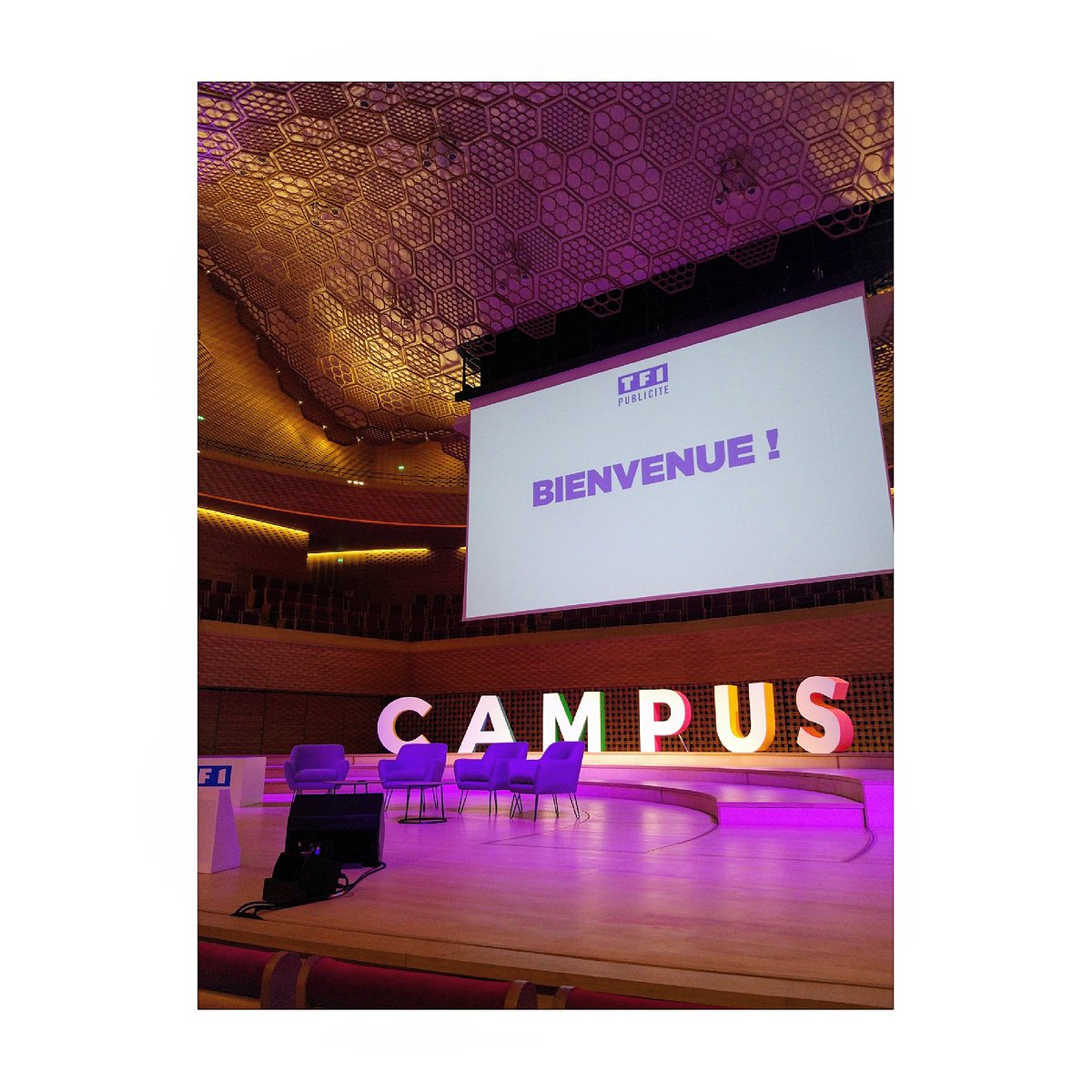 LittlePhine's tweet photo. Campus TF1 - Conférence #communicationresponsable 👌⭐ https://t.co/wRGNnF41HL
