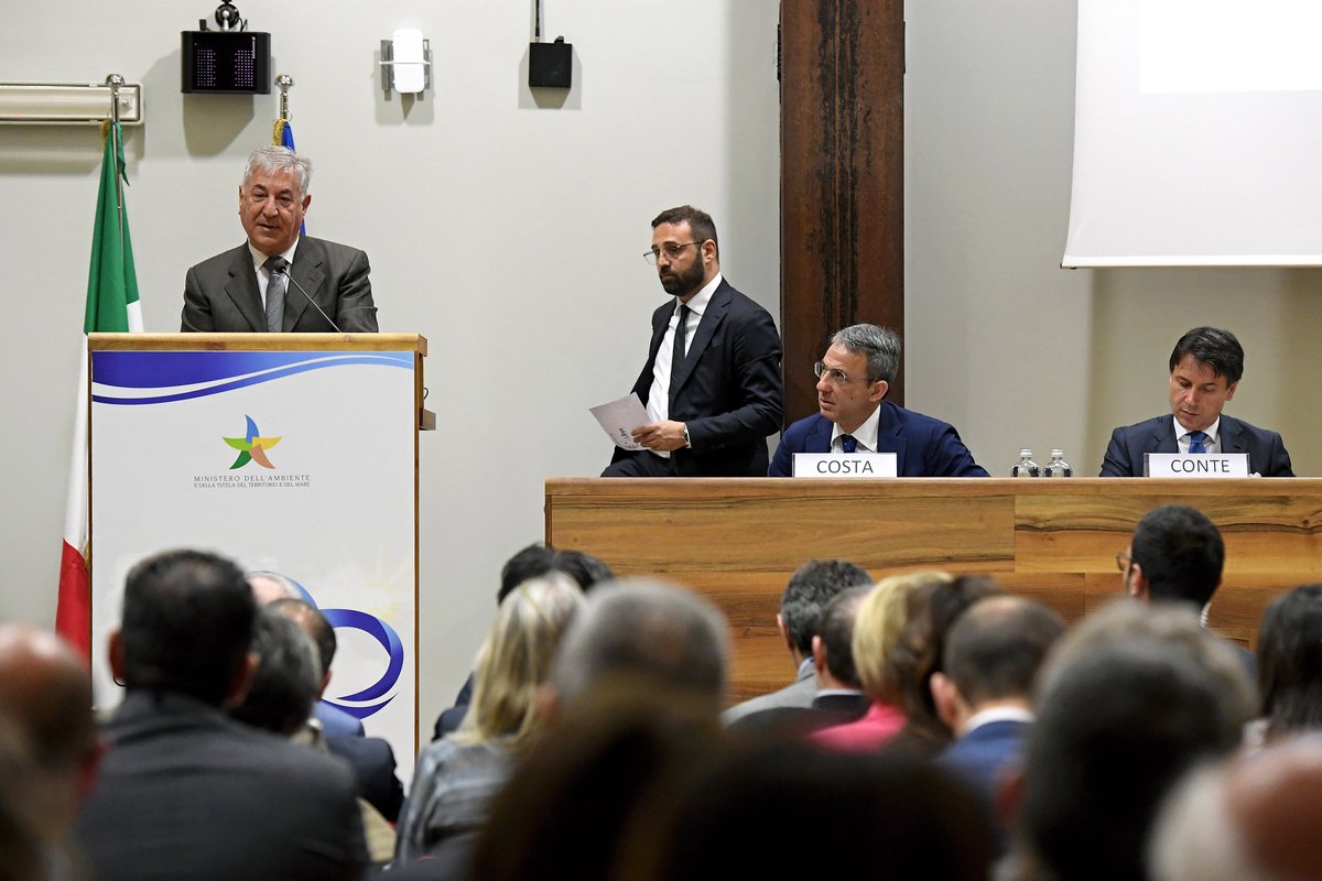 KarmenuVella's tweet photo. "The quality of the life we lead so much depends on the quality of the air we breathe". 

My #CleanAirDialogue speech in Turin:
https://t.co/K6DaX1QZM9

My thanks to Prime Minister @GiuseppeConteIT  &amp; 
#Environment Minister @SergioCosta_min 

#CleanAir19 #AriaPulita #CleanAirEU https://t.co/uRB1cpdazM
