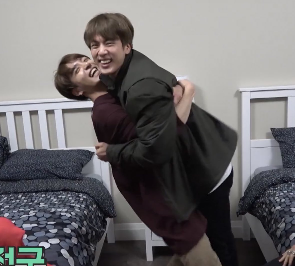 jinspring_'s tweet photo. jungkook's hobby: carrying his jin hyung https://t.co/hcxl0Aj7np