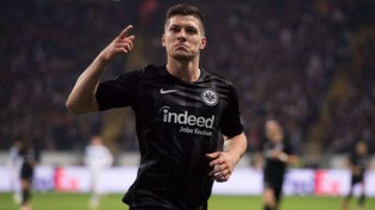 BildEsp's tweet photo. 🚨🚨🚨 JOVIC NUEVO JUGADOR DEL REAL MADRID PARA LAS PRÓXIMAS SEIS TEMPORADAS A CAMBIO DE 60 MILLONES DE EUROS https://t.co/VvTMiHJ0zE
