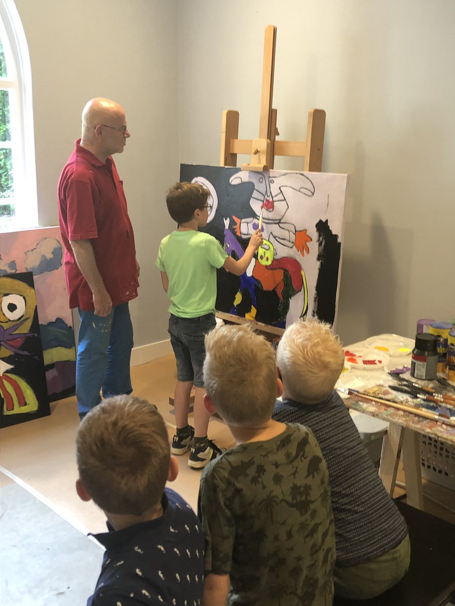 KunstofArt's tweet photo. Vanmorgen kwamen de klasgenootjes van onze dochter Fiene kunst kijken en maken in ons kerkje! Wat een gezelligheid!
#kunst #kunstles #kunstopschool https://t.co/aFdn88eROR