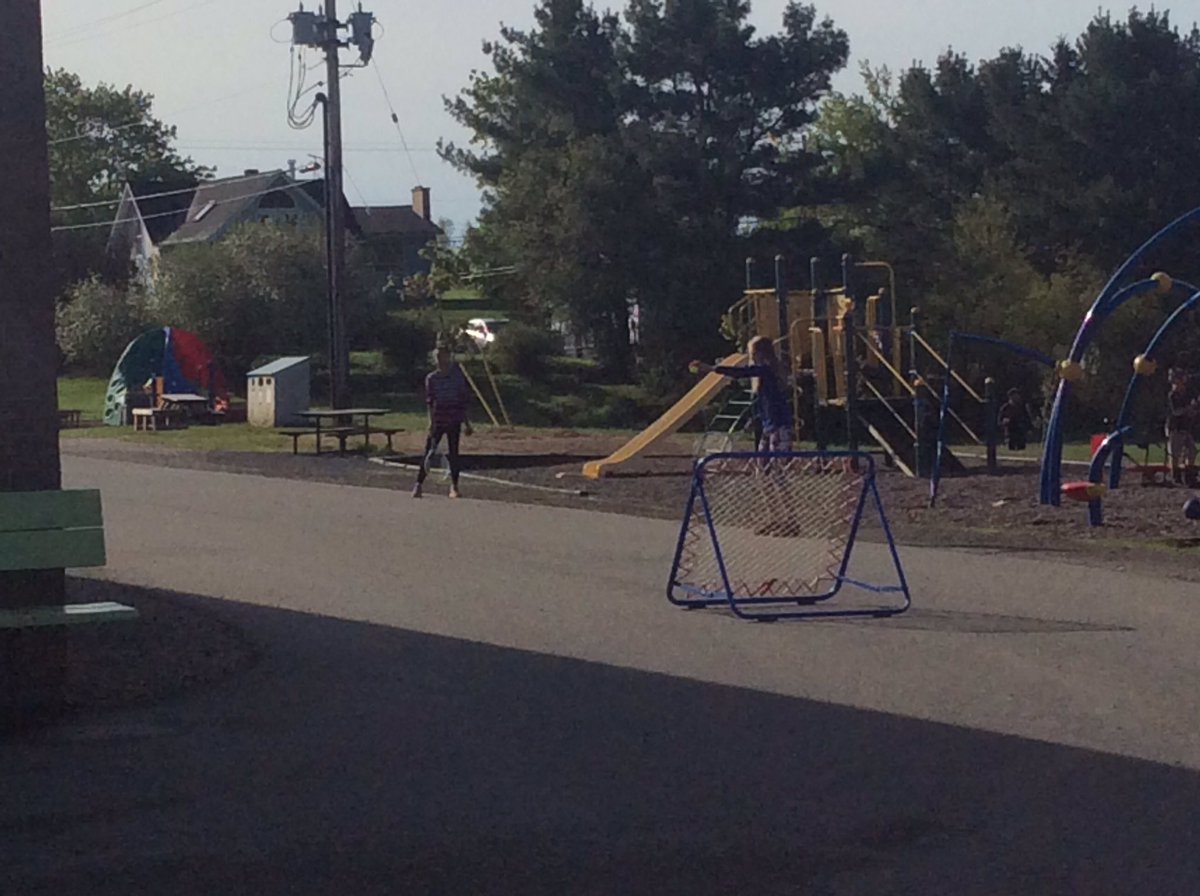 ForandJanice's tweet photo. Early morning PE means wet socks and sneakers, but when it’s this much fun, it’s worth it! https://t.co/pU52AwWmm6