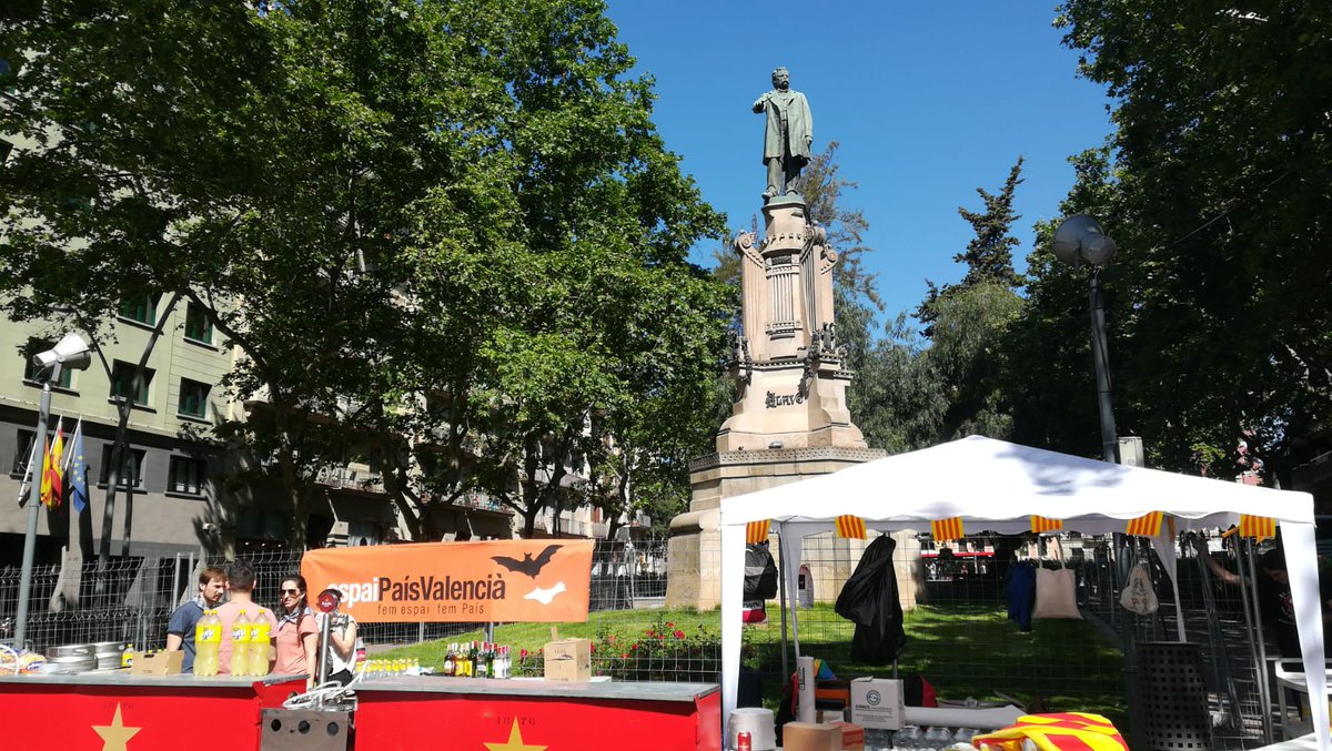 Després d'una gran 15a Jornada Popular, únicament ens queda donar les gràcies a tots els que van col.laborar i participar per a que fos possible! Gràcies per fer espai! Gràcies per fer país! <a href="/escolatv/">Escola Valenciana</a> <a href="/muixerangabcn/">Muixeranga de Barcelona</a> <a href="/ladelapanxapela/">Grup de danses "La de la Panxa Pelà"</a> <a href="/banda_smpvb/">Banda La Valenciana</a> <a href="/collaborumballa/">Colla Borumballa</a> <a href="/La_Barraqueta/">La Barraqueta</a>