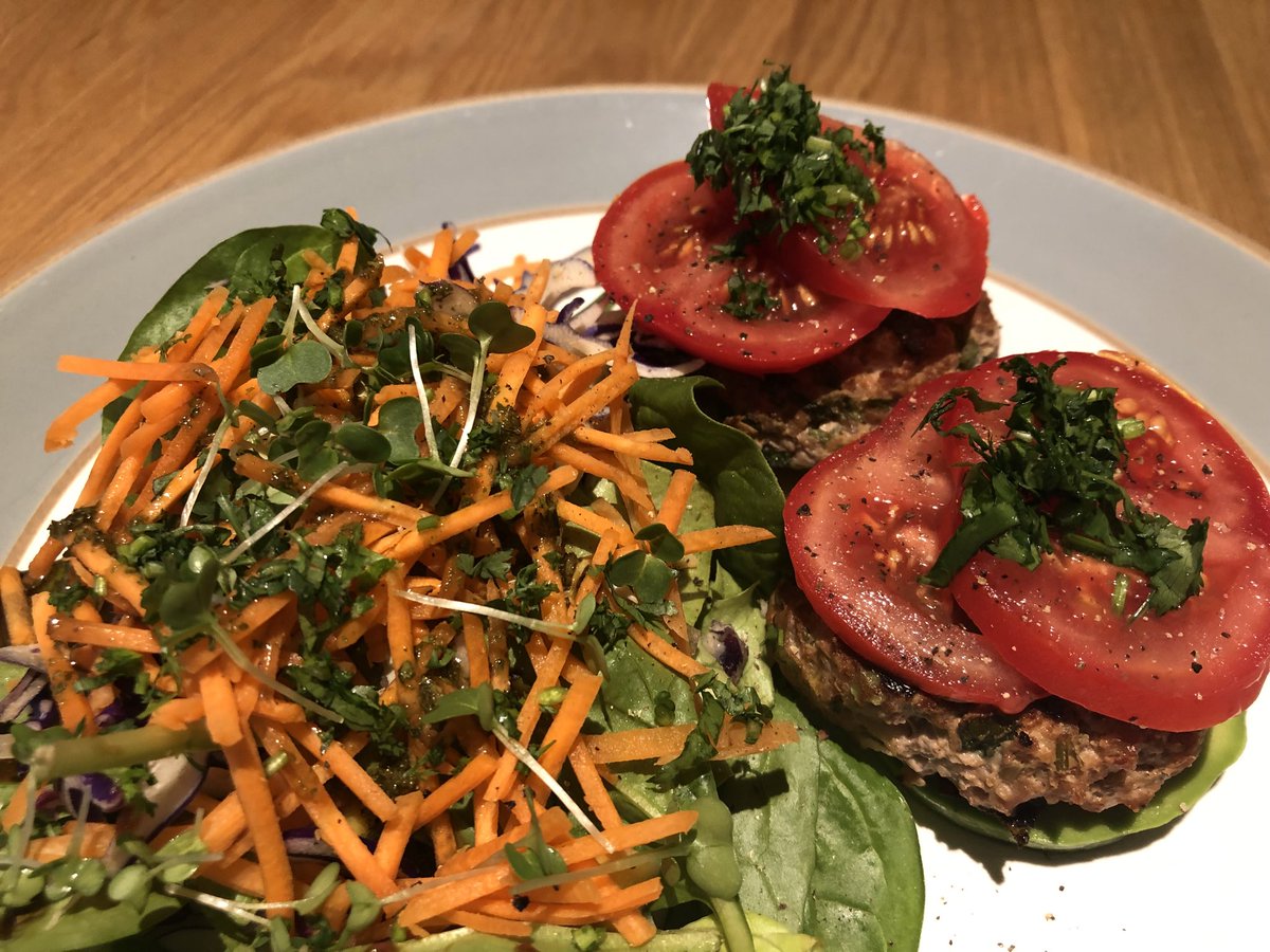 Lady_Lilli's tweet photo. Naked turkey burger for lunch! #HappyHealthyLunch #TuesdayMotivation #PlaceboDiet https://t.co/ZK6xeGduPs