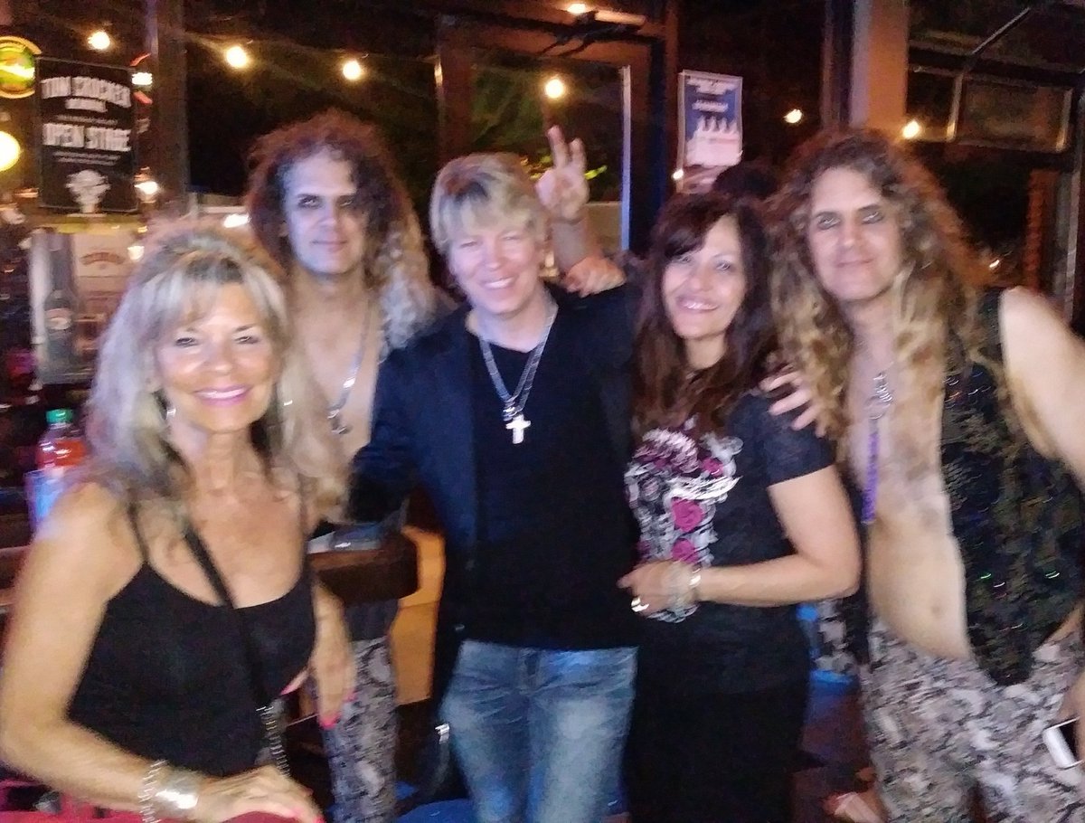 LiveMusicAgent's tweet photo. More photos from @ShadowandTT  performances in @IndianapolisIN_  @DannyBoyBeer  @thebrockwaypub  #EricMesser  #RoxyRox @RokHollywood https://t.co/8pRK6StlxI