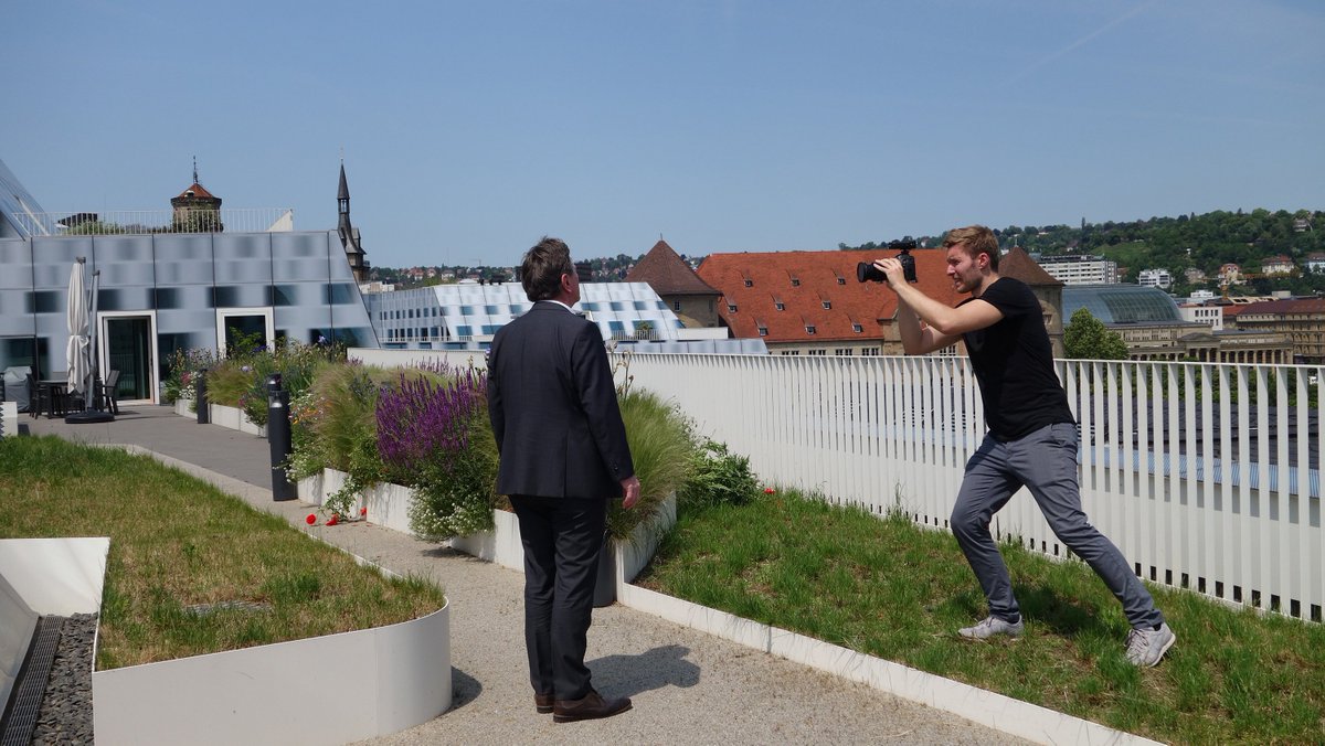 MSI_BW's tweet image. Und ... bitte! #Videodreh mit Minister Manne Lucha für einen Filmbeitrag zur #Gesundheitsversorgung im Ländlichen Raum #ländlicherraum #telemedizin #landärzte