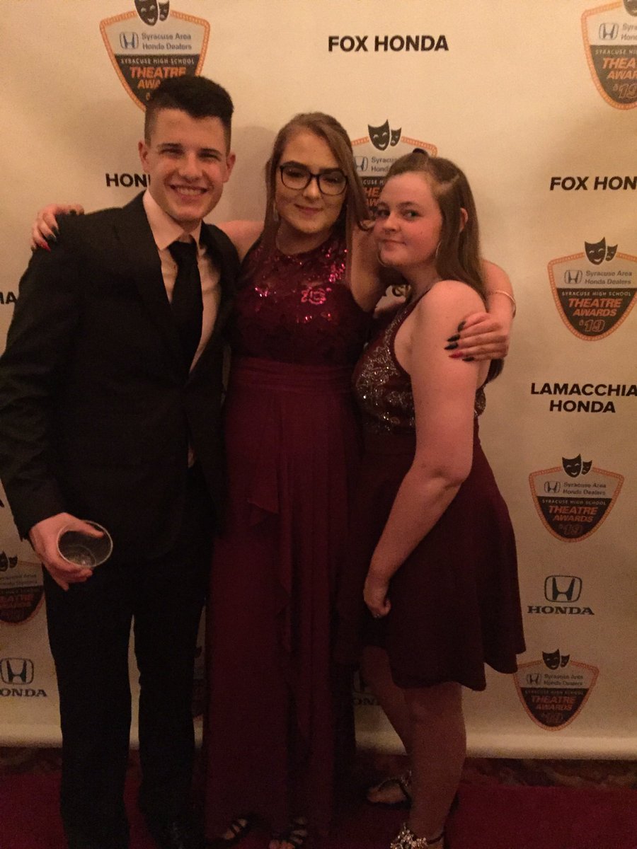 Melbox55's tweet photo. #SHSTAS 2019 💜🧡💙
I don’t say this much but I honestly love these three with my whole heart, shoutout to them for being the best friends I could ever ask for 💕 https://t.co/EgwXyTfECh