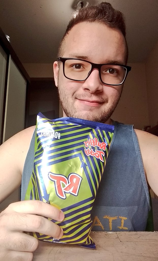 opedrocorreah's tweet photo. Gente olha esse mimo delicioso que eu recebi! 😍 Eu amo fazer umas misturas improváveis, mas essa eu nunca tinha imaginado kkkk @Ruffles_Oficial e @toddybrasil  juntos e Shallow now. #DAUMRT
Amém @PepsiCoBrasil https://t.co/ax76u6hFVJ