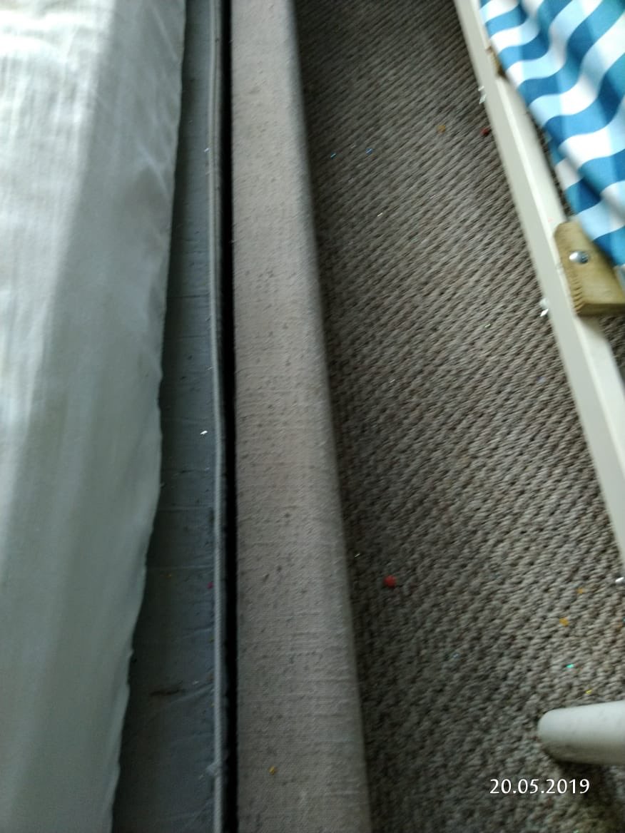 iarunaya's tweet photo. @Airbnb  we rent an apartment in Miami, florida, especifically in south Beach from May 20 to May 23, when we arrived the apartment was dirty, the furniture was broken, the shits had dirt and even blood and the carpet was full of confetti. Continuos below https://t.co/lj9tPI6w3I