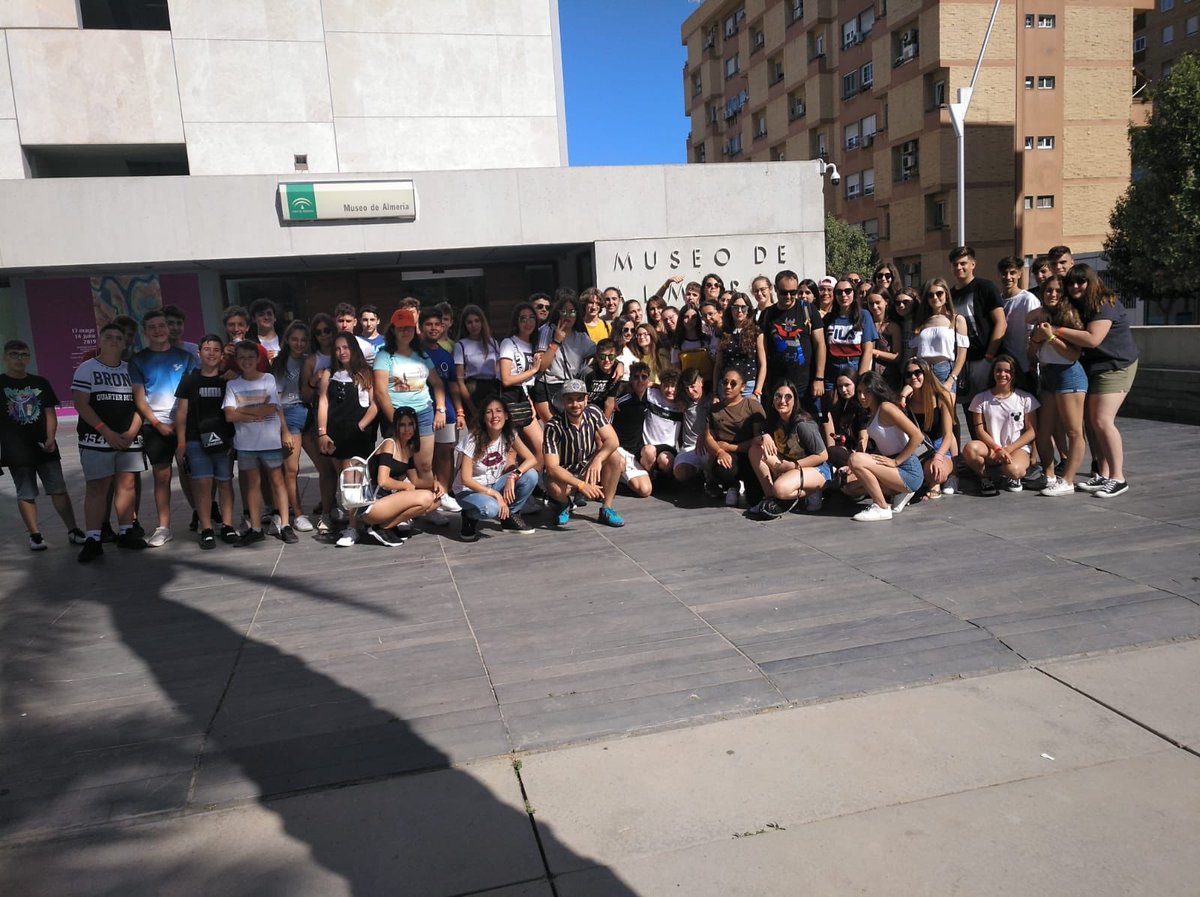 iesrrcc's tweet photo. Viaje cultural a Almería. 
Los alumnos y alumnas de 3° de ESO han visitado el yacimiento de Los Millares, el museo Arqueológico, la Alcazaba, la fortaleza Catedral y el poblado del MiniHollywood en Tabernas. https://t.co/rw6BGnxxDg
