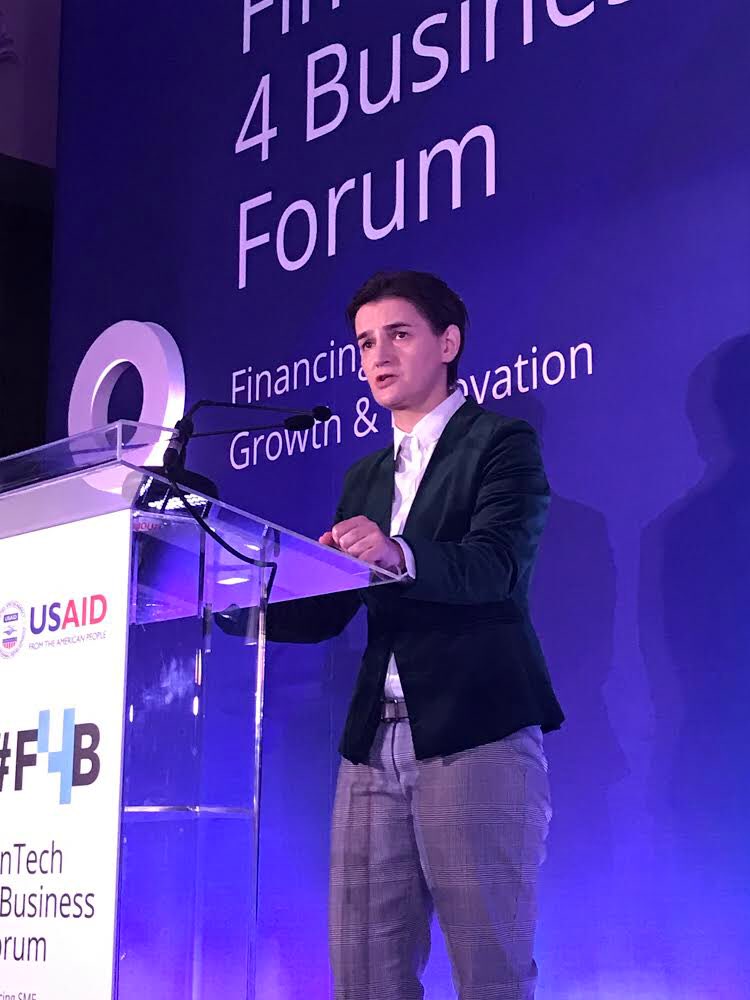 usambserbia's tweet image. Jedan od ključnih govornika današnje @fintech4busine1 konferencije bila je i @SerbianPM. Novih izvori finansiranja biće ključni za rast malih i srednjih preduzeća koja čine 99% srpske privrede #f4bforum #finansije #fintechforbusiness