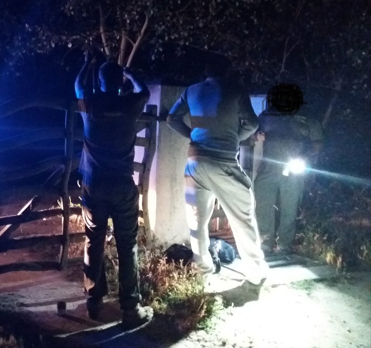 AgentsMediAmbIB's tweet photo. El servei nocturn contra el furtivisme de pesca al #PNAlbuferaMallorca identifica i denuncia un pescador. Desobeir, fugir o obstaculitzar la funció inspectora dels @AgentsMediAmbIB agreujarà la sanció que pot arribar a 6000 € a més de poder donar lloc a una responsabilitat penal https://t.co/VIeycryAGE