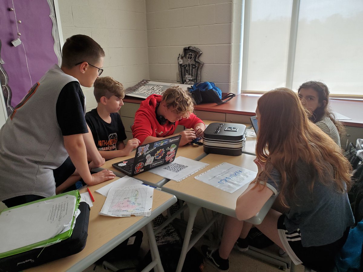 namsEnglish's tweet photo. Deepening our problem solving and analytical thinking skills with Breakout EDU, the grammar and punctuation edition!  #breakoutedu @NAMS1617 #problemsolving #puzzles #analyticalthinking https://t.co/b9Dt1nL7hJ