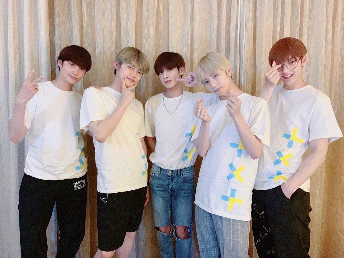 _HoneyGyu's tweet photo. thank u soo much ya'll for working hard since u guys debuted👏
It was such an honour for us!♡
Hope ya'll will always shine✨
Take care, stay healthy & remember that we always love you💖♥✨
#3MonthsWithTXT
#투모로우바이투게더 #TOMORROW_X_TOGETHER @TXT_members @TXT_bighit https://t.co/JVZQWPLor1