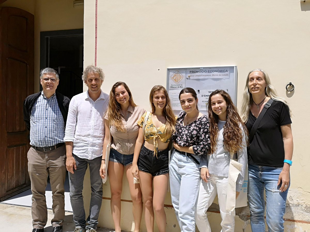 Vilassar de Mar (@vilassardemar) on Twitter photo Quatre alumnes marxen a Irlanda com a premi al seu estudi gràcies al programa "Llengua i cultura a Irlanda", promogut per la regidoria de Joventut. Són la Marina Nin i la Marta Roca, de <a href="/InsPereRibot/">Institut Pere Ribot</a>, i la Carla Gil i la Irene Giménez, del #Vilatzara. 👇
vilassardemar.cat/actualitat/not… Quatre alumnes marxen a Irlanda com a premi al seu estudi gràcies al programa "Llengua i cultura a Irlanda", promogut per la regidoria de Joventut. Són la Marina Nin i la Marta Roca, de <a href="/InsPereRibot/">Institut Pere Ribot</a>, i la Carla Gil i la Irene Giménez, del #Vilatzara. 👇
vilassardemar.cat/actualitat/not…