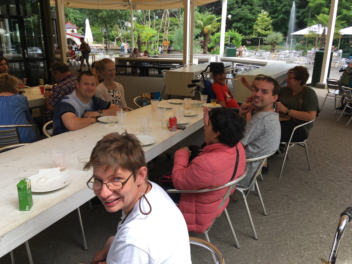 gert_ten_hoven's tweet photo. Met 125 man in #dierenparkamersfoort #sheerenloo # visma #raet #maatschappelijkbedrijfsuitje https://t.co/PdlxoggWnW