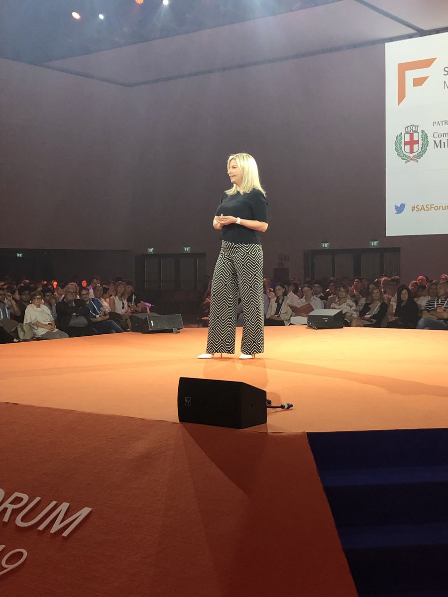 mhg326's tweet photo. @mlmignemi apre la sessione giovani e futuro di #SASForumMilan. Una sala piena di studenti e data scientists. Una meraviglia! https://t.co/kKyFR7nxZZ