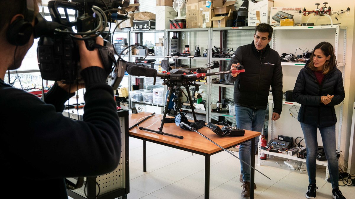 aerocamaras's tweet photo. 📺Mañana, miércoles 5 de junio a las 22.45 horas, participamos en el programa de @puntodemira_tv sobre especies invasoras📺¡No os lo perdáis en @cuatro !

#aerocamaras #felizmartes #drones #dronevelutina #dronesprofesionales #especiesinvasoras #servicioscondrones #avispavelutina https://t.co/VzF63sT7OY