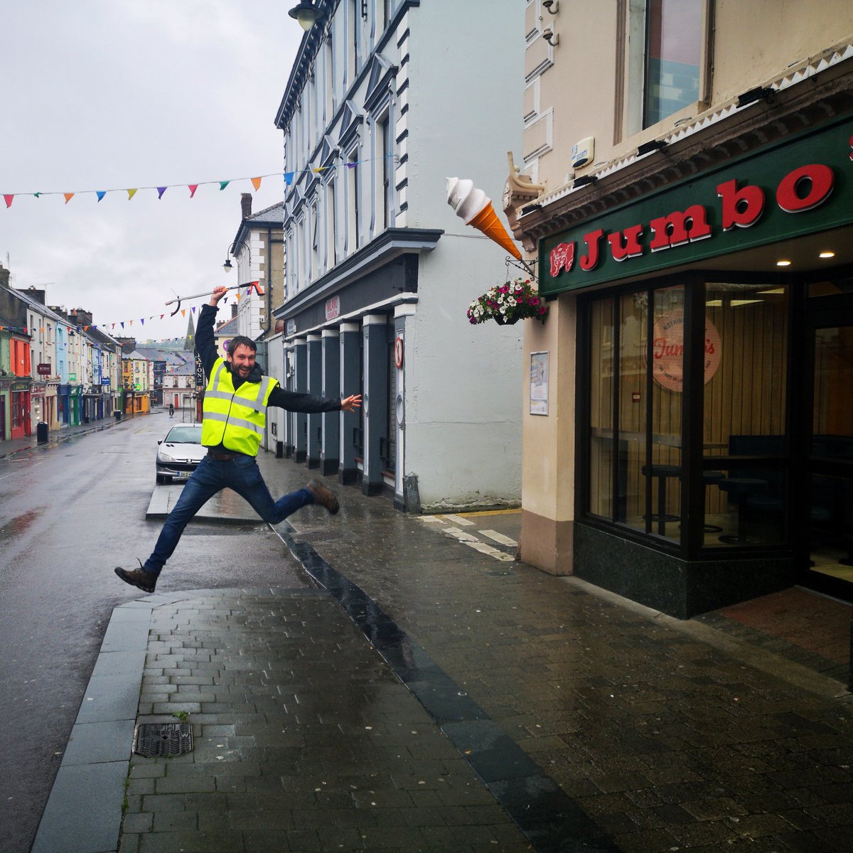 Damien was out litter picking with the Listowel Business and Community Alliance bright and early this morning. Members of the Alliance and friends will be out every morning in June, July and August in support of Listowel Tidy Towns. #listowel #tidytowns