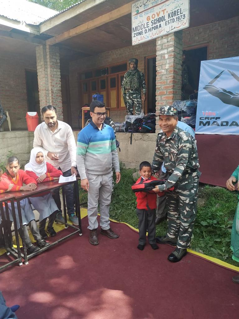 Fayak_Wani1's tweet photo. We are highly thankful to our security forces @CRPFmadadgaar @crpfindia who ever helped us &amp; our poor students. Look! forces are spreading school bags.

Now when they grow up. Huriyat will provoke them on the name of Jihad, &amp; will given the bags of Money for terrorism.
#Kashmir https://t.co/r22xXYbJ64