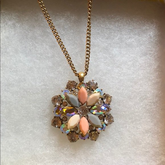 teesfashfinds's tweet photo. So good I had to share! Check out all the items I'm loving on @Poshmarkapp from @CuraeC #poshmark #fashion #style #shopmycloset #jcrew #7diamonds #justtaylor: https://t.co/6WZmobKdMl https://t.co/FJoEDoA0Np