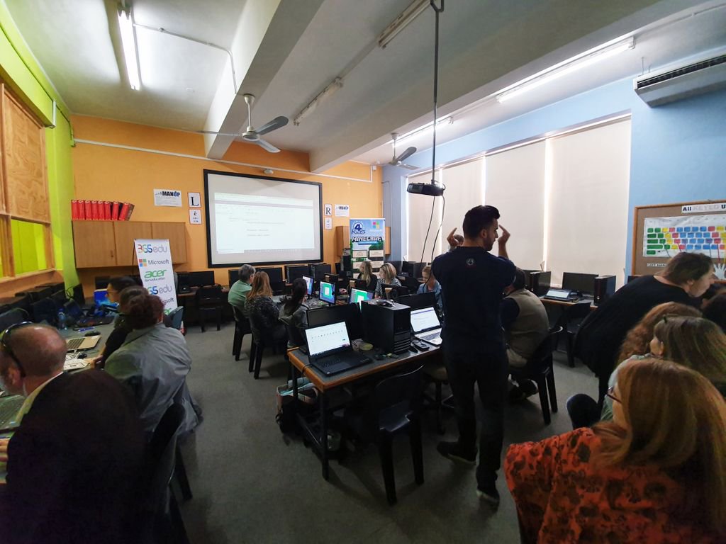 c4kofficial's tweet photo. We had a great #trainingday with the educators π of #PaarlBoysPrimarySchool, on the 31st of May 2019. π
#Computers4Kids #C4K #MicrosoftAEP #MicrosoftEDU #MinecraftEDU #Minecrafter #Acer https://t.co/ifW17i7uTd