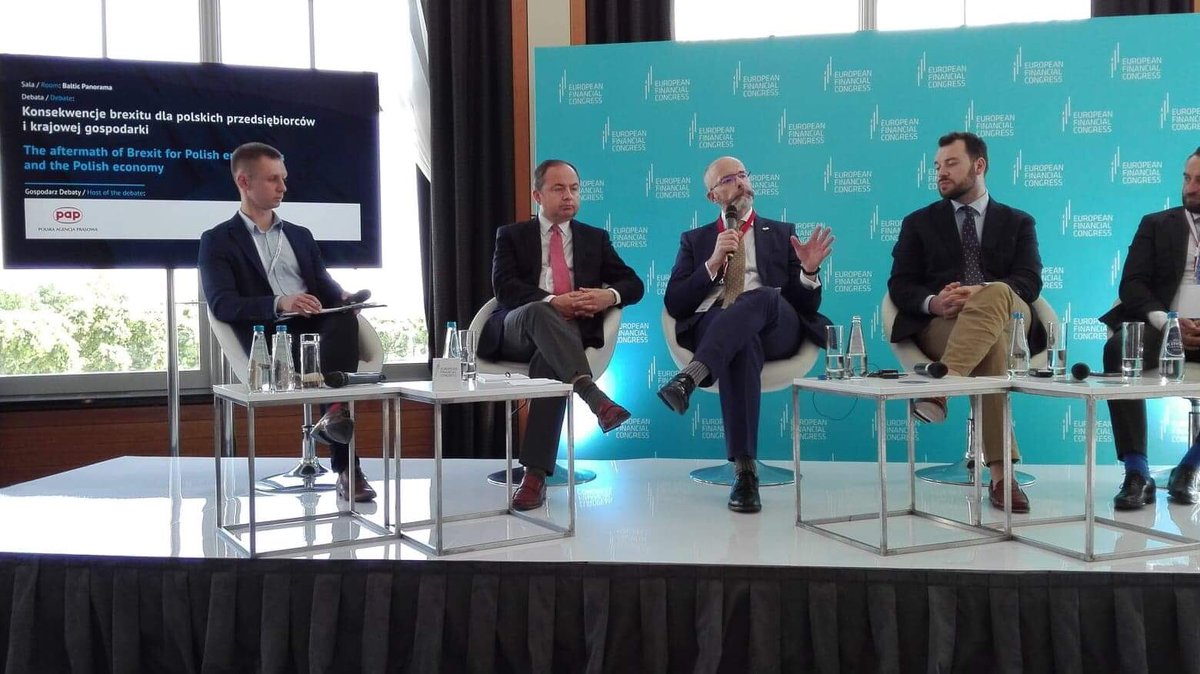 JonathanKnott_'s tweet photo. Zaczynamy 2 dzień @EFCongress w Sopocie. Starting by discussing the aftermath of Brexit for Polish enterprises and the Polish economy, prezes Maciej Wronski, with minister Konrad Szymanski @piotrarak Robert Kremser #Bisnode @JakubMakurat #EKF2019 #EFC2019 @MSZ_RP @PAPinformacje https://t.co/uhQ7pmjmSP