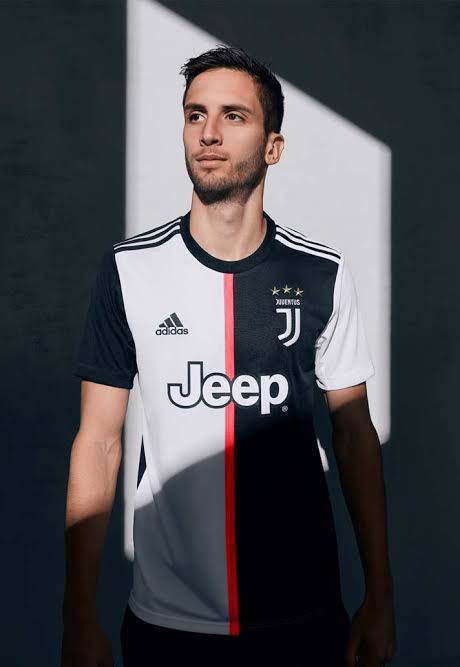 Jerseyforum's tweet photo. Barcelona, Juventus (dan Inter Milan)? bagaimana menurut kalian mengenai desain yg diluar tradisi klub? https://t.co/zOknkibD6q