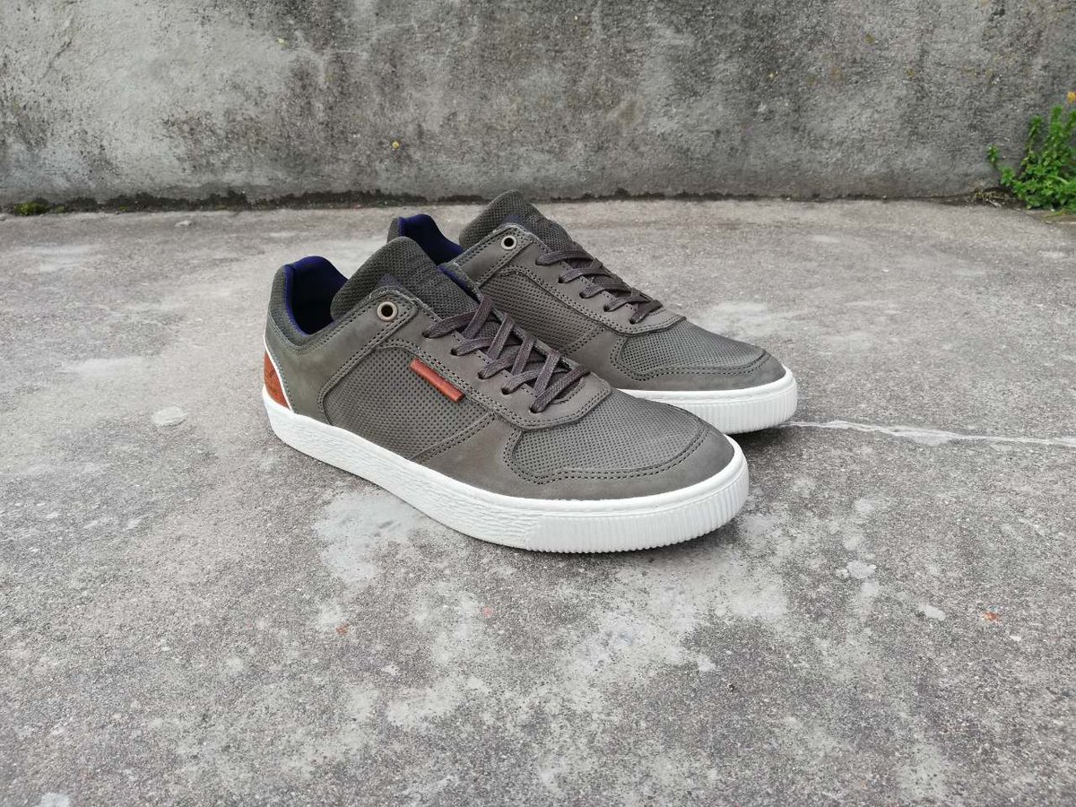 botinki_by's tweet photo. Кеды Bullboxer. Натуральная кожа. Made in Portugal. Бесплатная доставка по Минску в день заказа https://t.co/18FCHNgjRH      #botinkiby #bullboxershoes https://t.co/rtDmi4ieyk