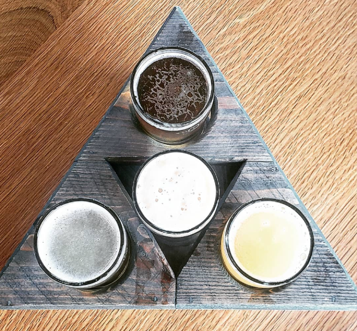 DrinkTV's tweet photo. Catch flights not feelings..
#seewhatwedidthere #beerflight #craftbeer #welovebeer #tastingboard #tasterflight #beervariety #beerstyles #beerlove #drinktv #drinkwell https://t.co/8nW6Ktd0rA