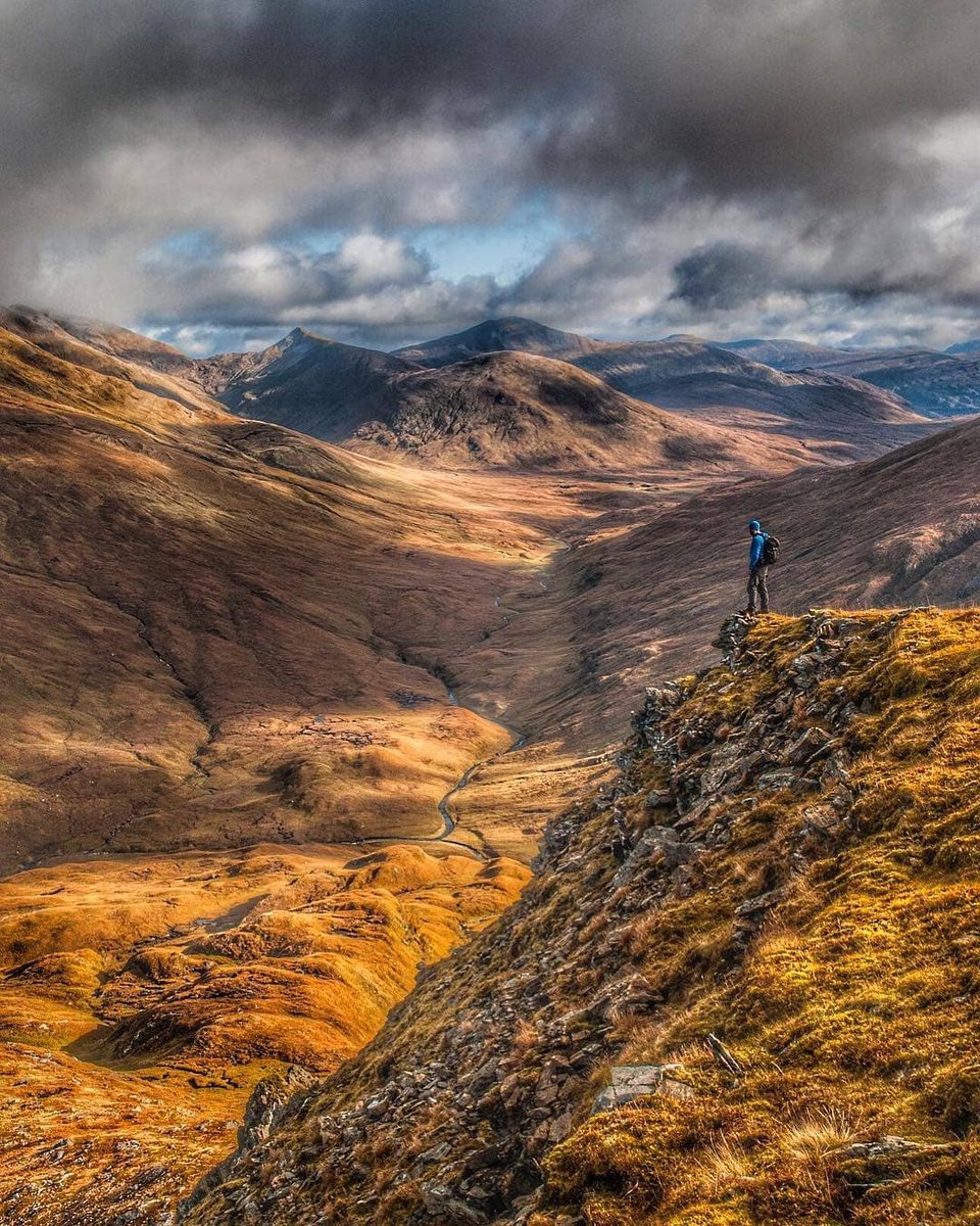 VisitScotland's tweet photo. Magnificent views from the Ring of Steall 😍 Who wishes they were here?! ❤️ 📍 Mamores, #Highlands 📷 IG/karendaly411 https://t.co/nlUBMCTo0j