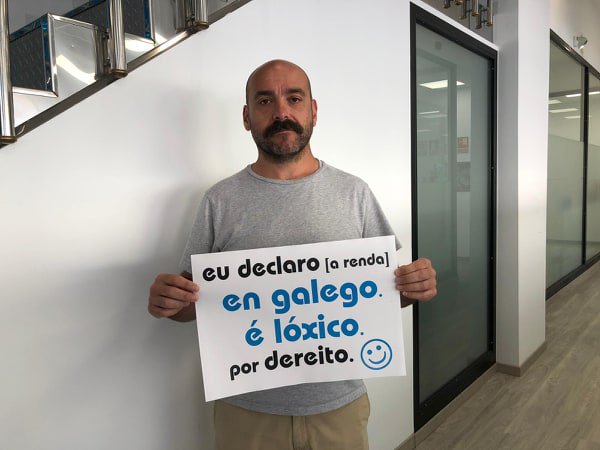 afnlg's tweet photo. O actor e guionista Federico Pérez Rey elixe #engalego. Graciñas @FedericoPrezRey pola túa achega.
 E ti? Que lingua elixes para facer a declaración da renda? https://t.co/FxrOPr7cYm