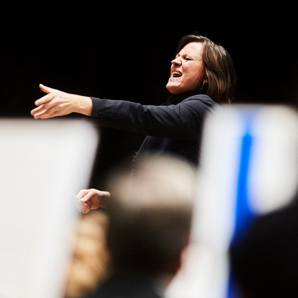 AnnaDuczmalMroz's tweet photo. #Conductor at work :)
#annaduczmal #classicalmusic #borntobeaconductor https://t.co/72FCJ67LpA