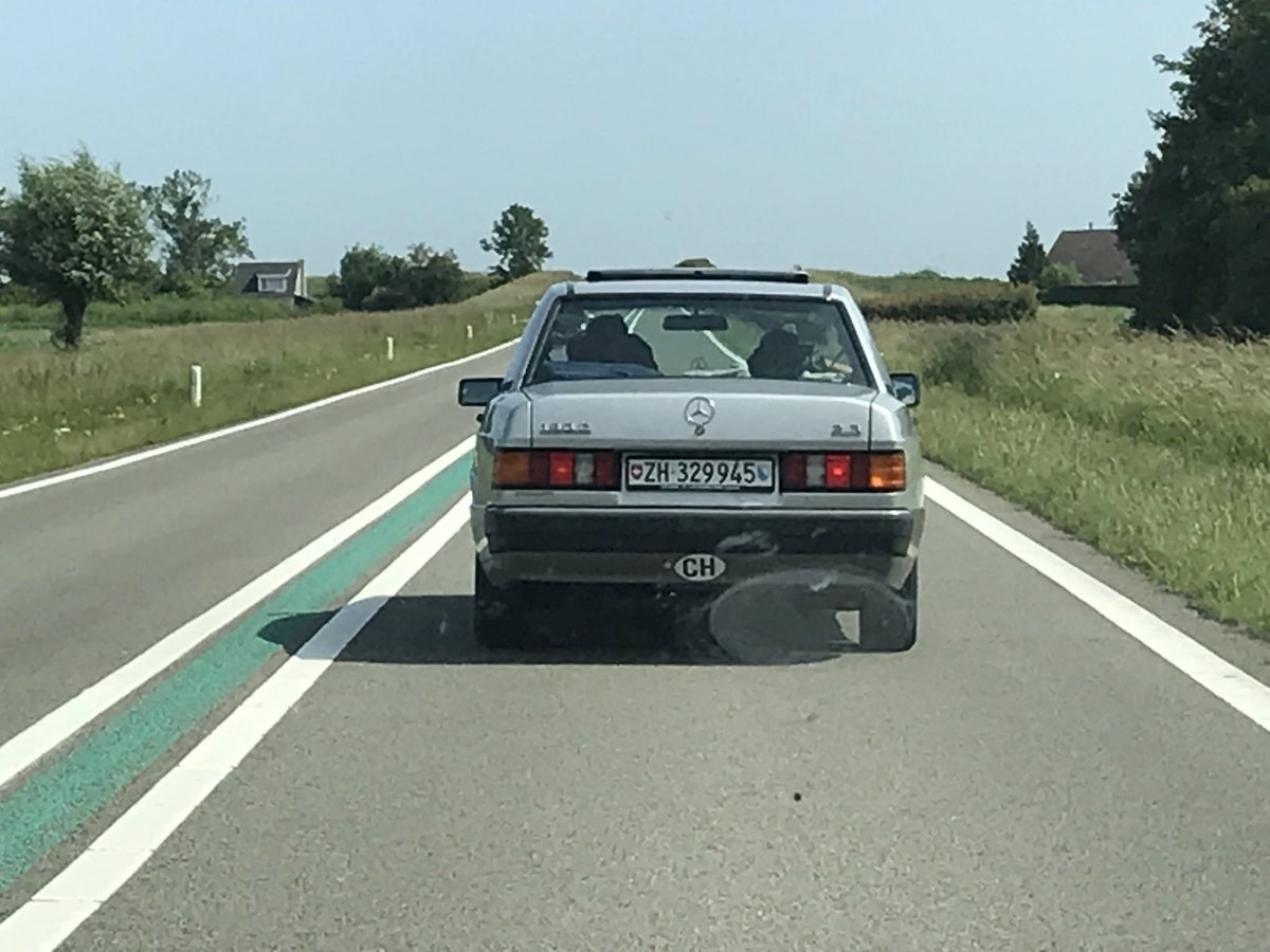_TrekkerTrekker's tweet photo. Opgelet ivm GPS diefstallen!!! Mercedes met Zwitsers kenteken rijdt langzaam langs boerderijen op het eiland THOLEN!!! Nadat we hem achtervolgde reed hij snoeihard weg! DELEN https://t.co/xTKtXG8XMy