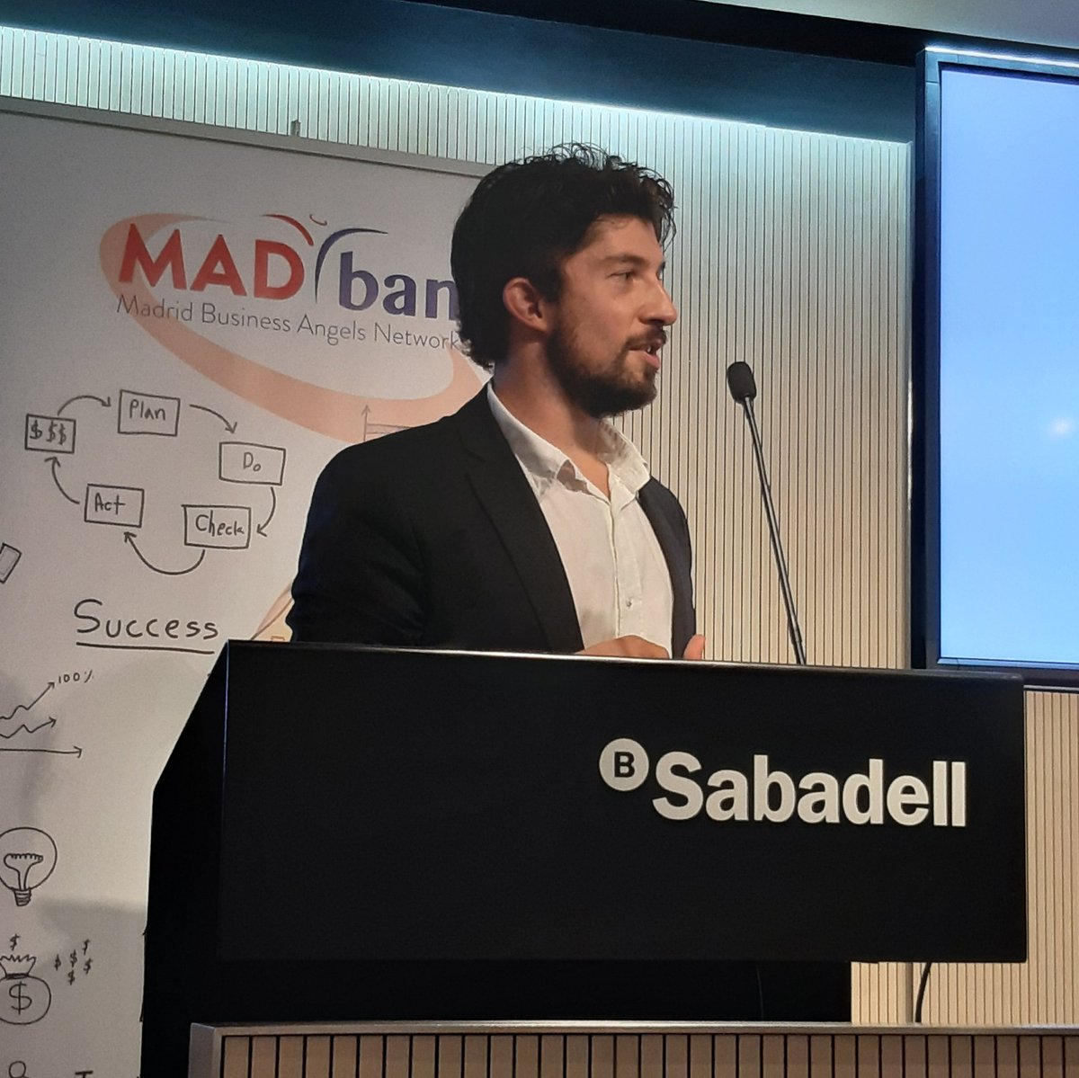 MADban_ES's tweet photo. Por último… ¡@yinper! La plataforma de compraventa para usuarios exigentes que están interesados en productos específicos que requieran una verificación experta 🌟 ¡Ahorra tiempo y gana seguridad! #ForoMADban https://t.co/7ZO1caUxgf