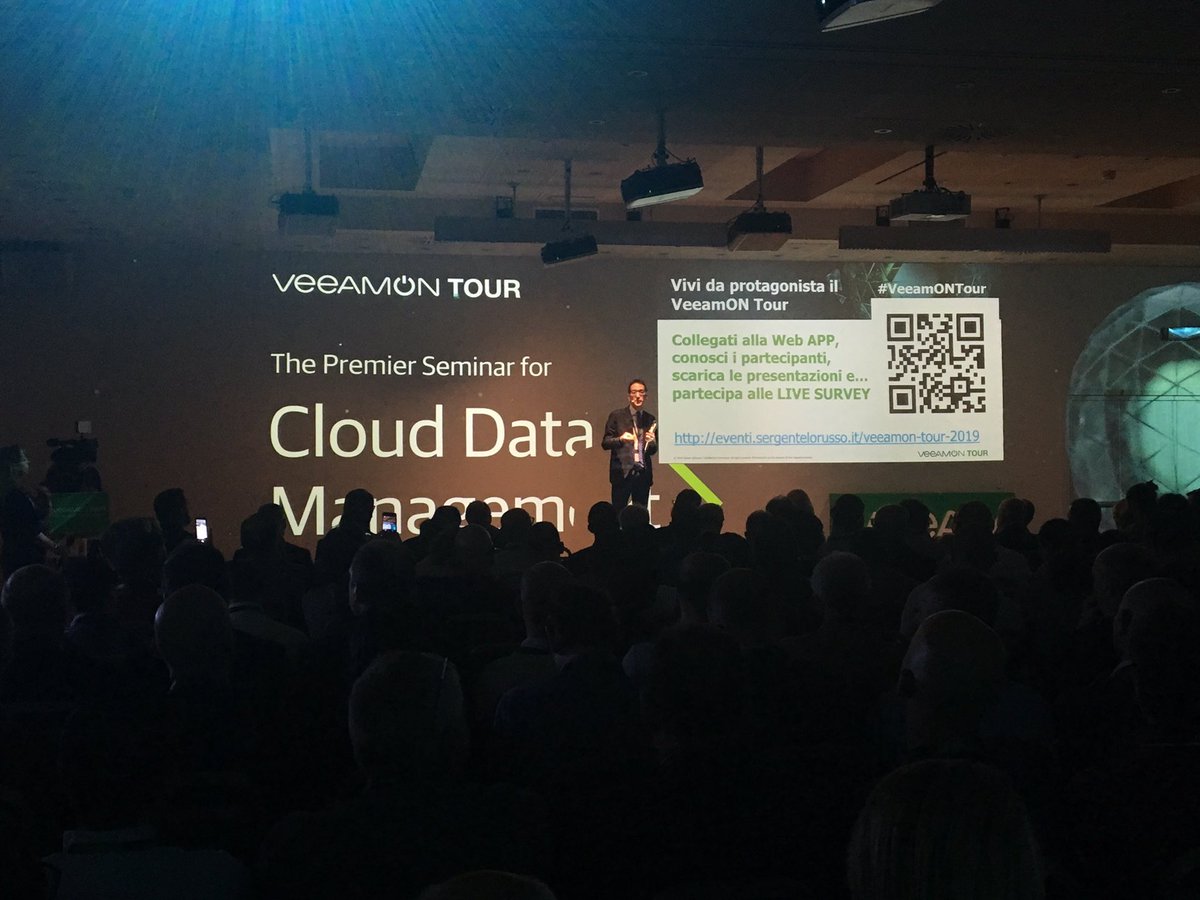 MarcoLorux's tweet photo. La moltitudine #VeeamONTour #fullhouse #milan #great https://t.co/GlnG9QET0I