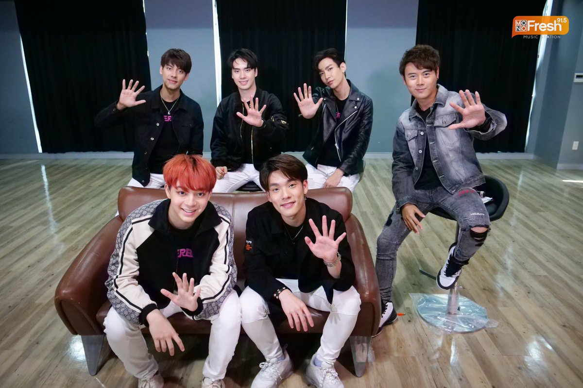 monofresh915's tweet photo. วันนี้สนุกมากๆเลย ❤️ ขอบคุณ 5 หนุ่ม SBFIVE ที่หอบเอาความน่ารัก เป็นกันเอง และเสน่ห์แบบเหลือๆมาฝากกัน 

ใครพลาดชม LIVE มาดูย้อนกันได้ที่เพจ Monofresh 91.5 ได้เลย 

จนกว่าจะพบกันใหม่ 🙂

#SBFIVE #SBFIVE_SUPERBOY #monofresh915 https://t.co/vu8hznrqgG