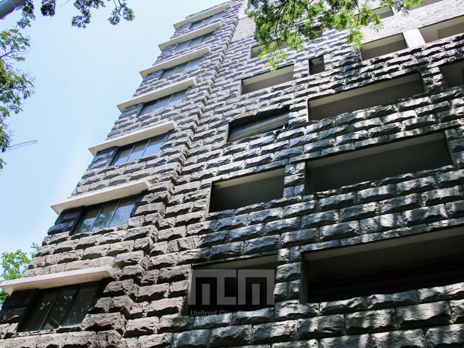 FOAIDindia's tweet image. This building in Mahim, Mumbai, developed by Shree Omkar Developers has a stone cladding that enhances the exteriors of this building. The material used is the Mushroom Stone by MCM Cladding India.

instagram.com/p/ByP4UcwFEss/

 #MCMClayCladding #SurfaceFinishes #Façade #CurtainHall