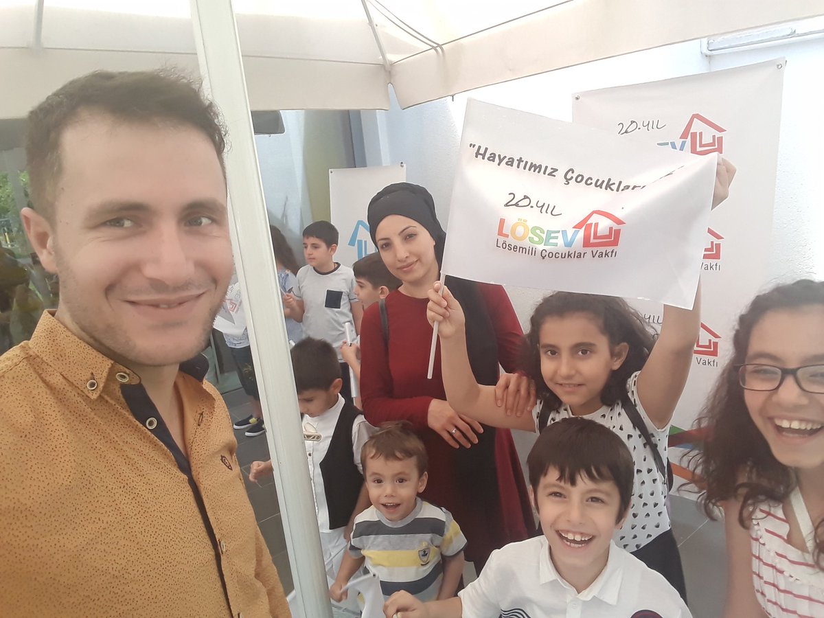 HamitKarasu2's tweet photo. Tüm islam aleminin ramazan bayramı mübarek olsun #losev #Losev #losemi https://t.co/qBVD1o7H36